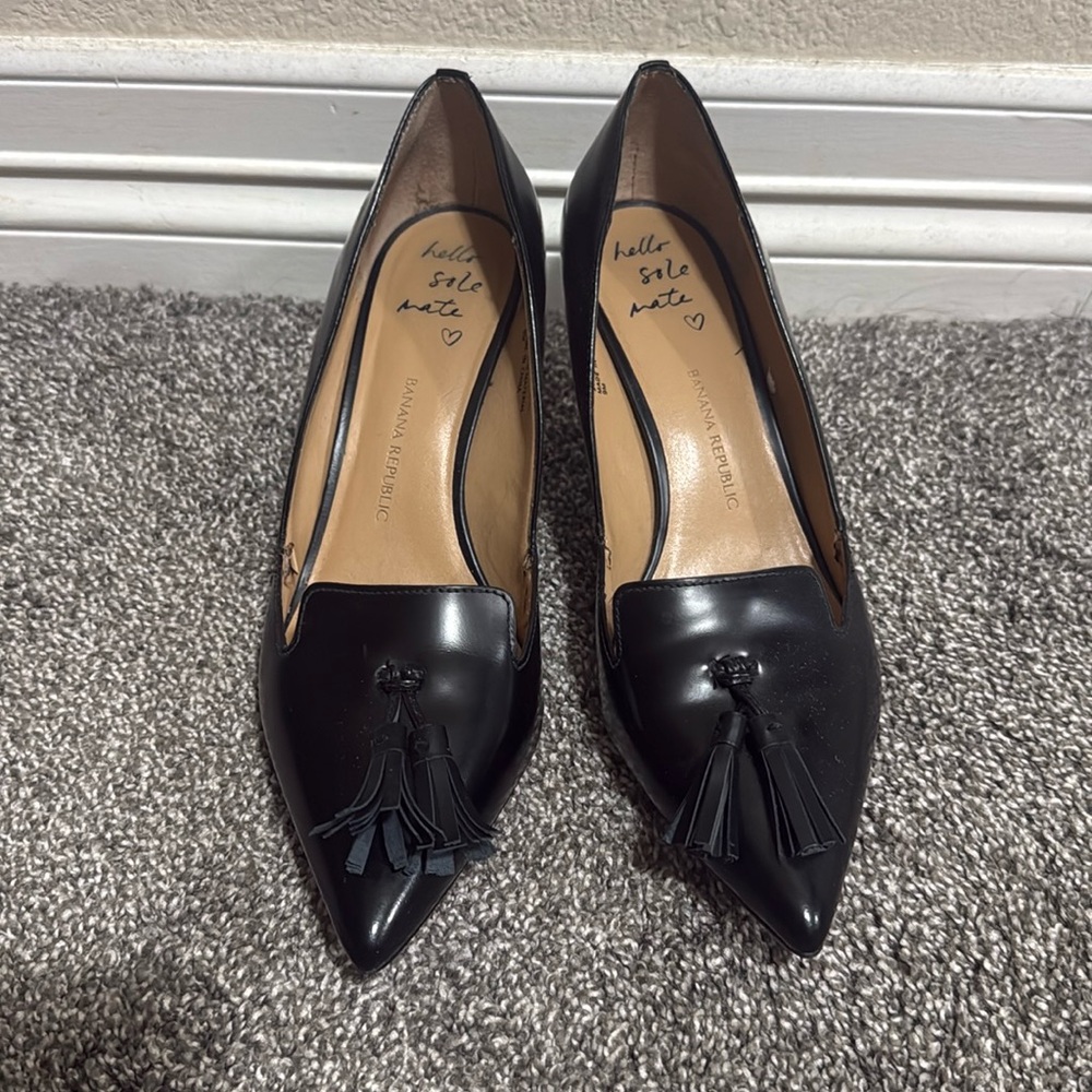 Banana Republic black heels leather tassel